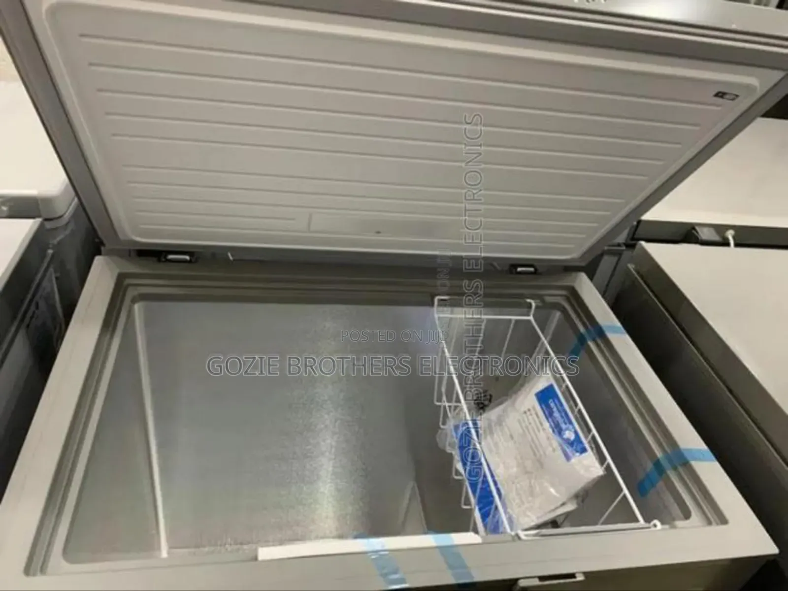Midea Chest Freezer (197liters) Silver Color