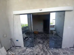 Motion-Adapted Auto Entry Door