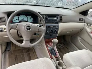 Toyota Corolla LE 2004 Gold
