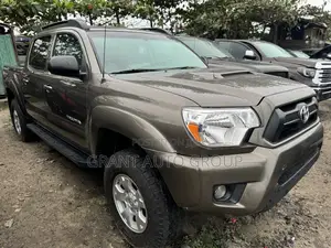 Toyota Tacoma 2014 Gold