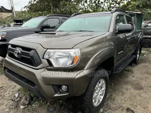 Toyota Tacoma 2014 Gold