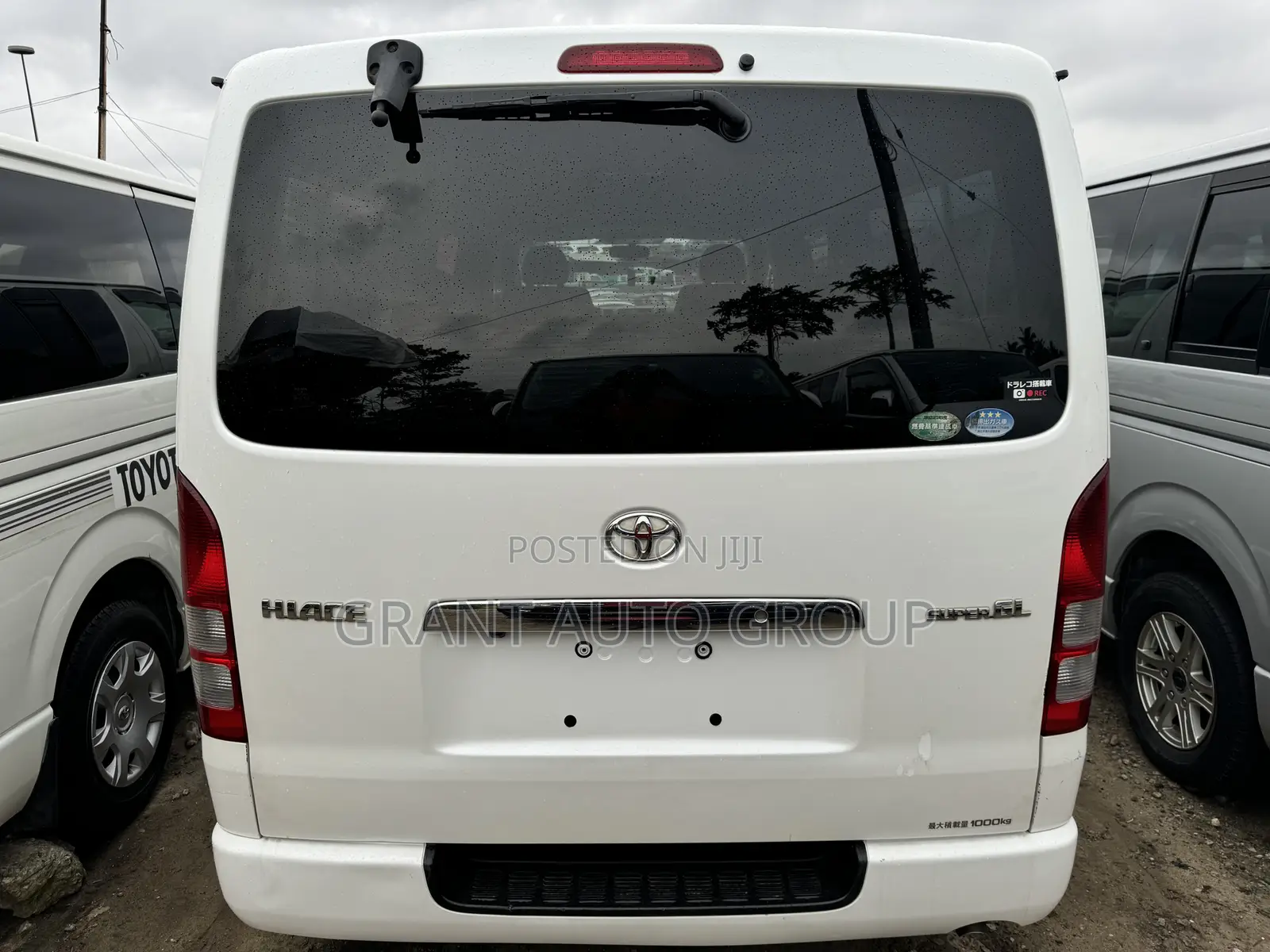 Toyota HiAce 2011 White