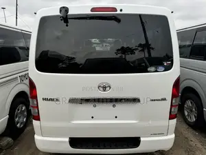 Toyota HiAce 2011 White