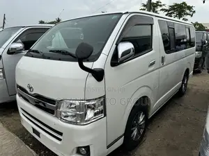 Toyota HiAce 2011 White