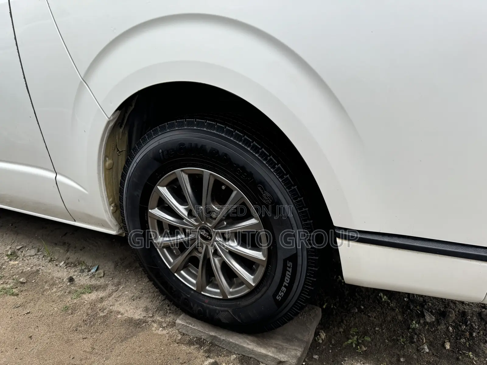 Toyota HiAce 2011 White