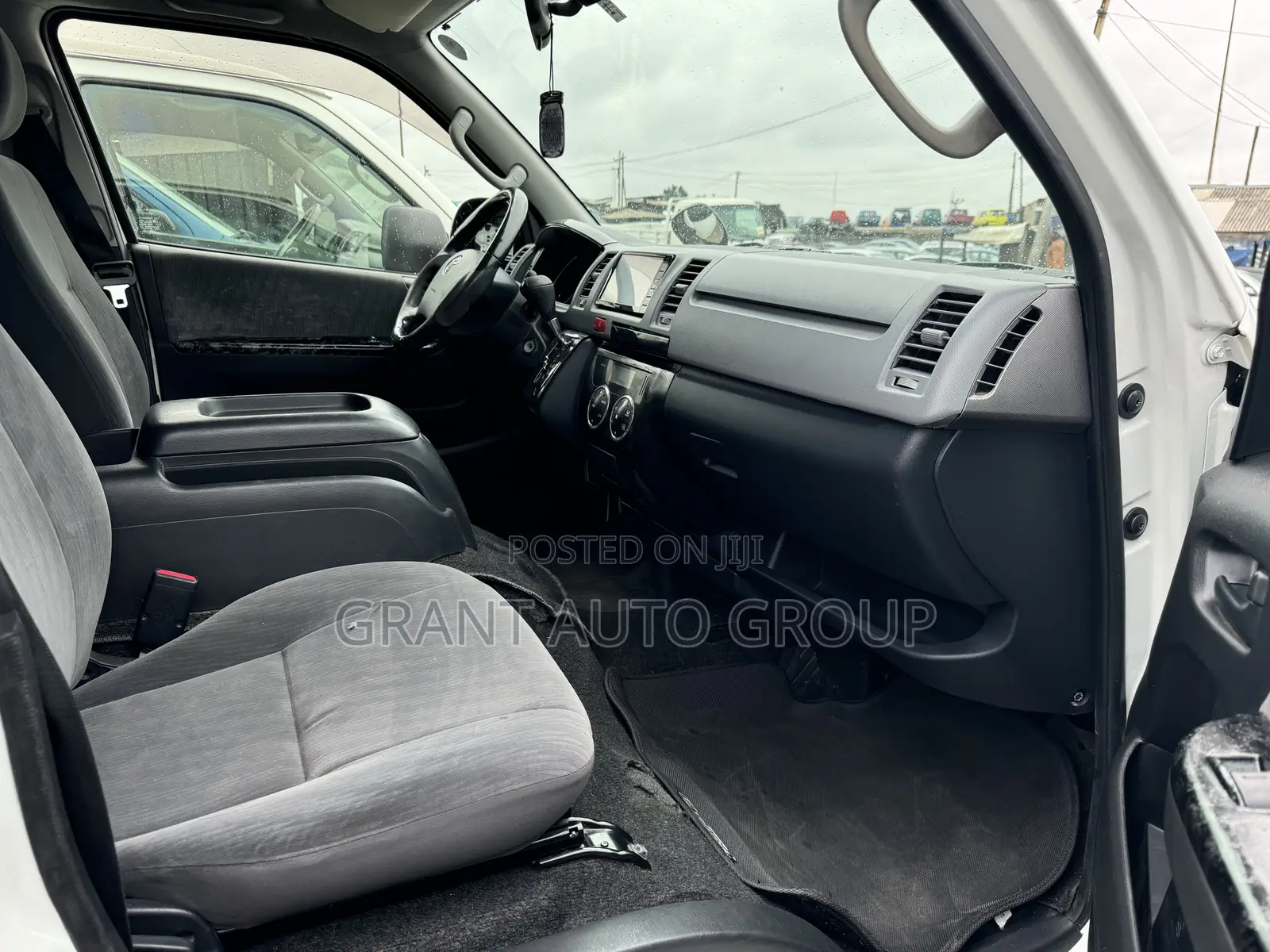 Toyota HiAce 2011 White