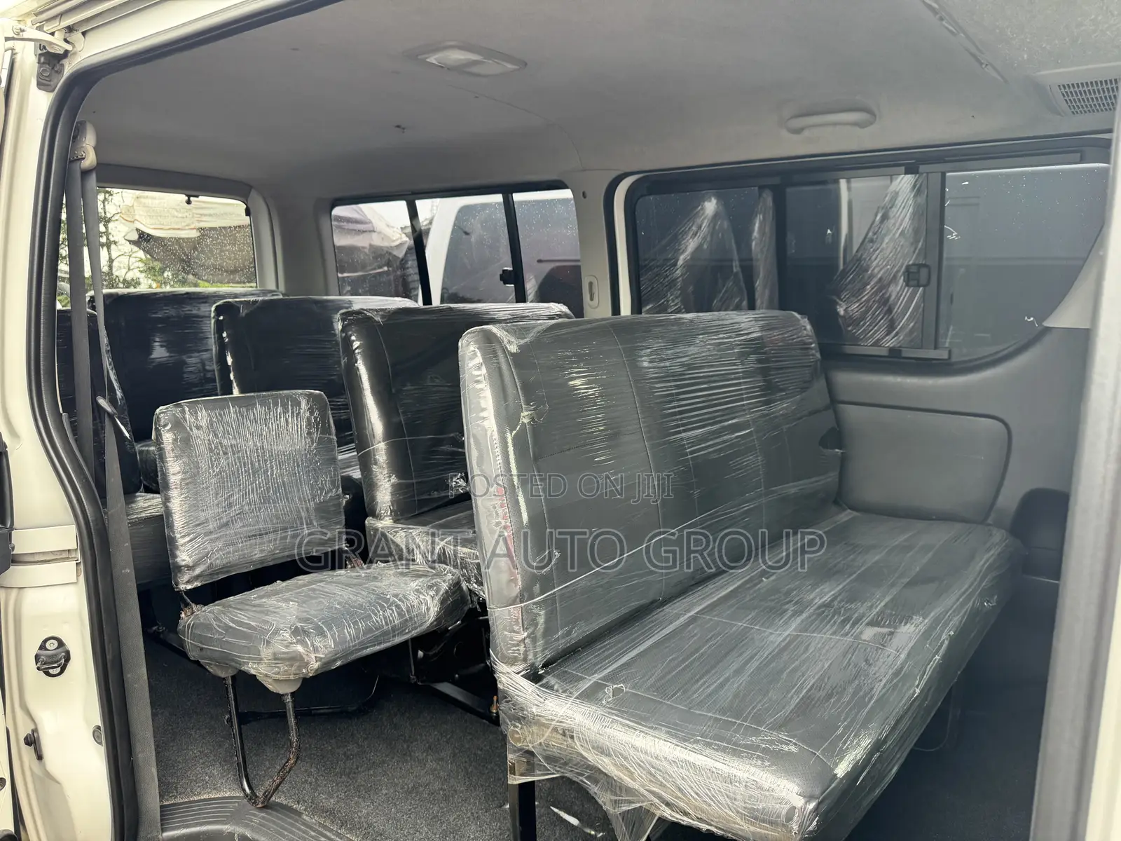 Toyota HiAce 2011 White