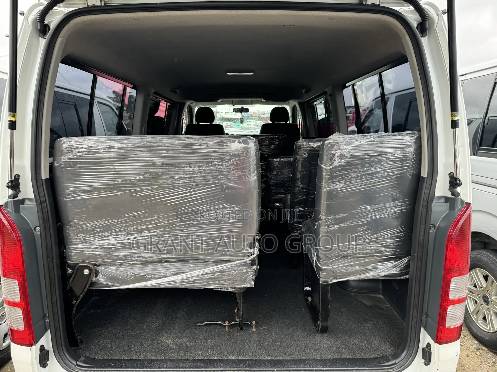 Toyota HiAce 2011 White