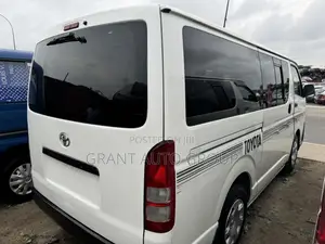 Toyota HiAce 2010 White