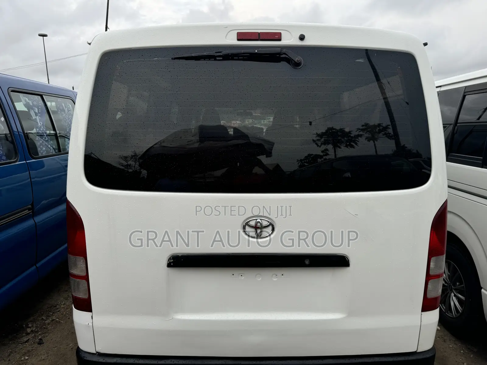 Toyota HiAce 2010 White