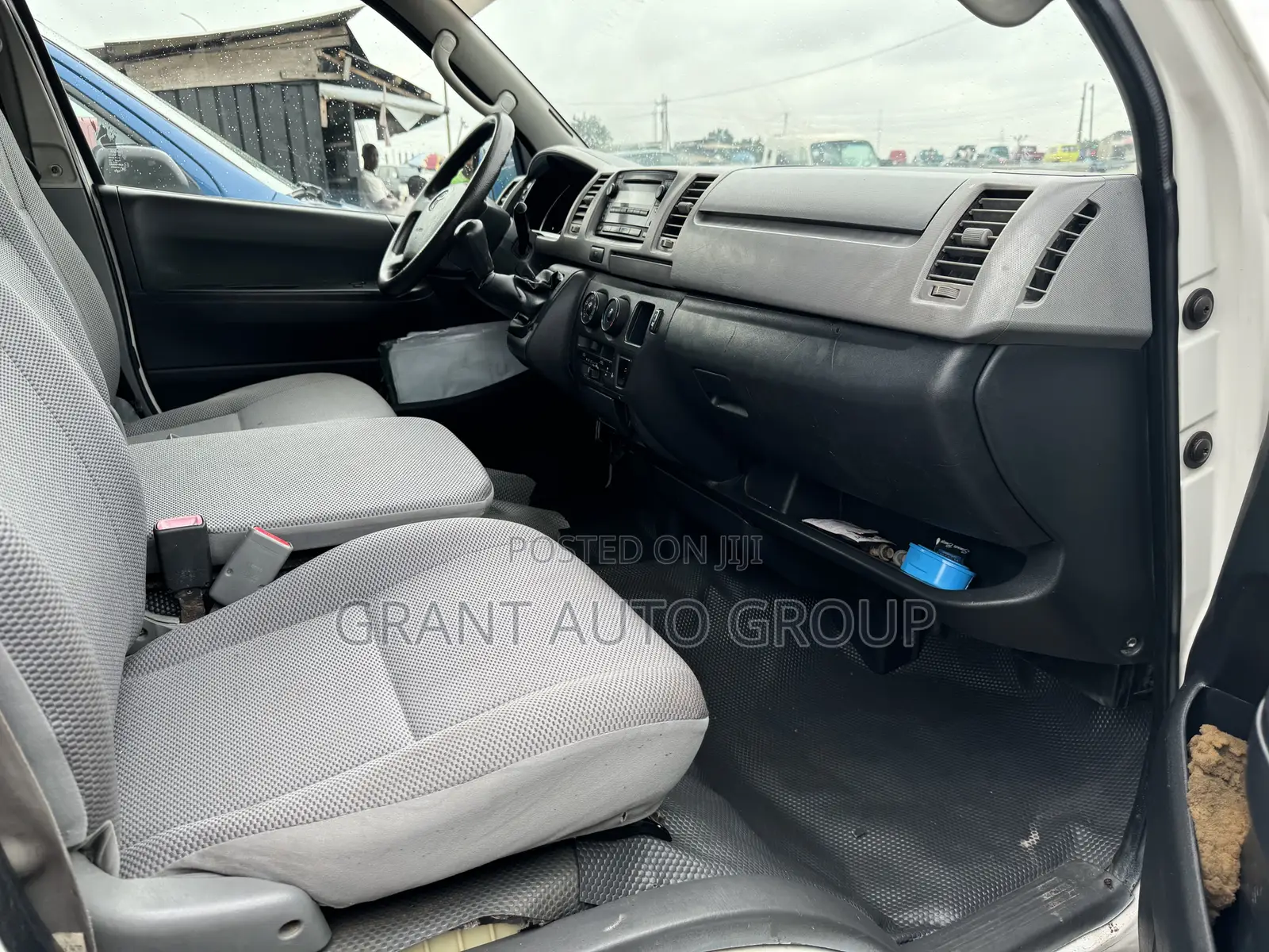 Toyota HiAce 2010 White
