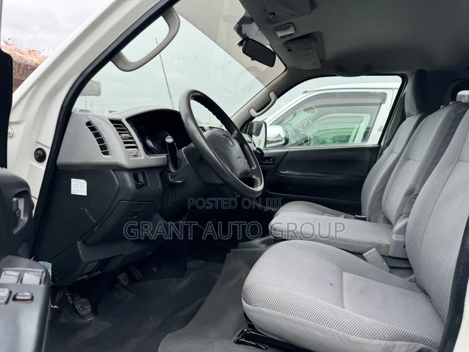Toyota HiAce 2010 White
