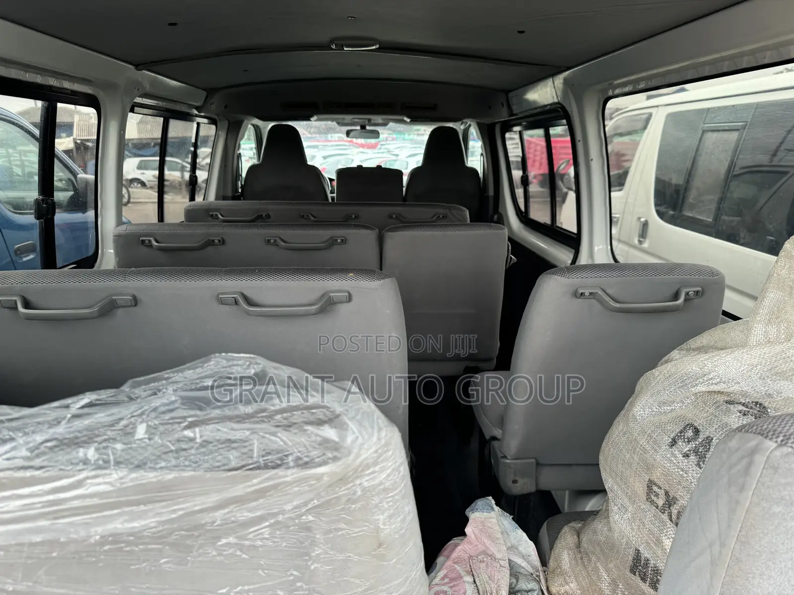 Toyota HiAce 2010 White