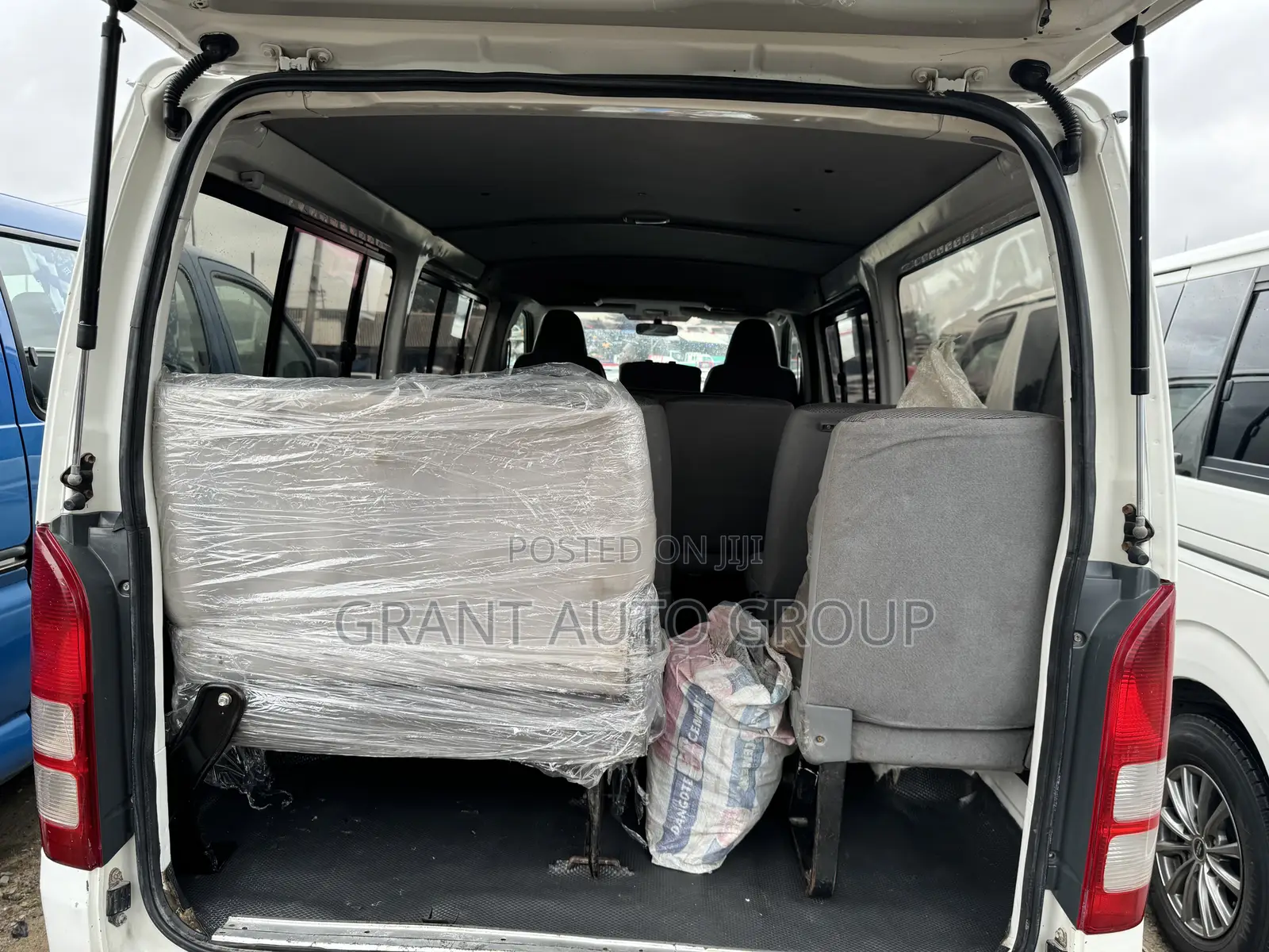 Toyota HiAce 2010 White
