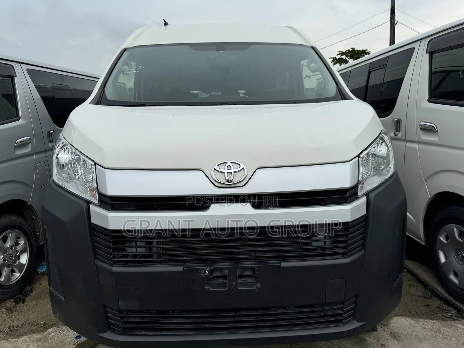 Toyota HiAce 2021 White
