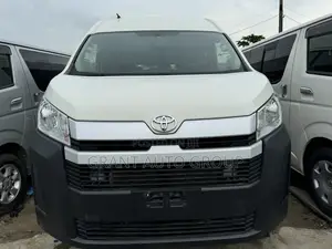 Toyota HiAce 2021 White