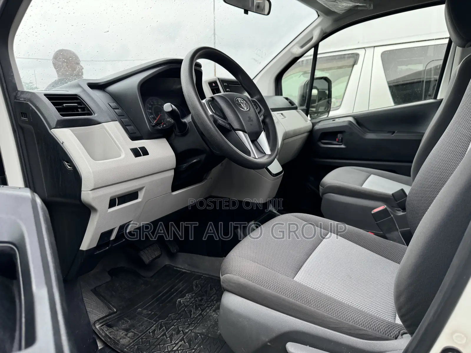 Toyota HiAce 2021 White