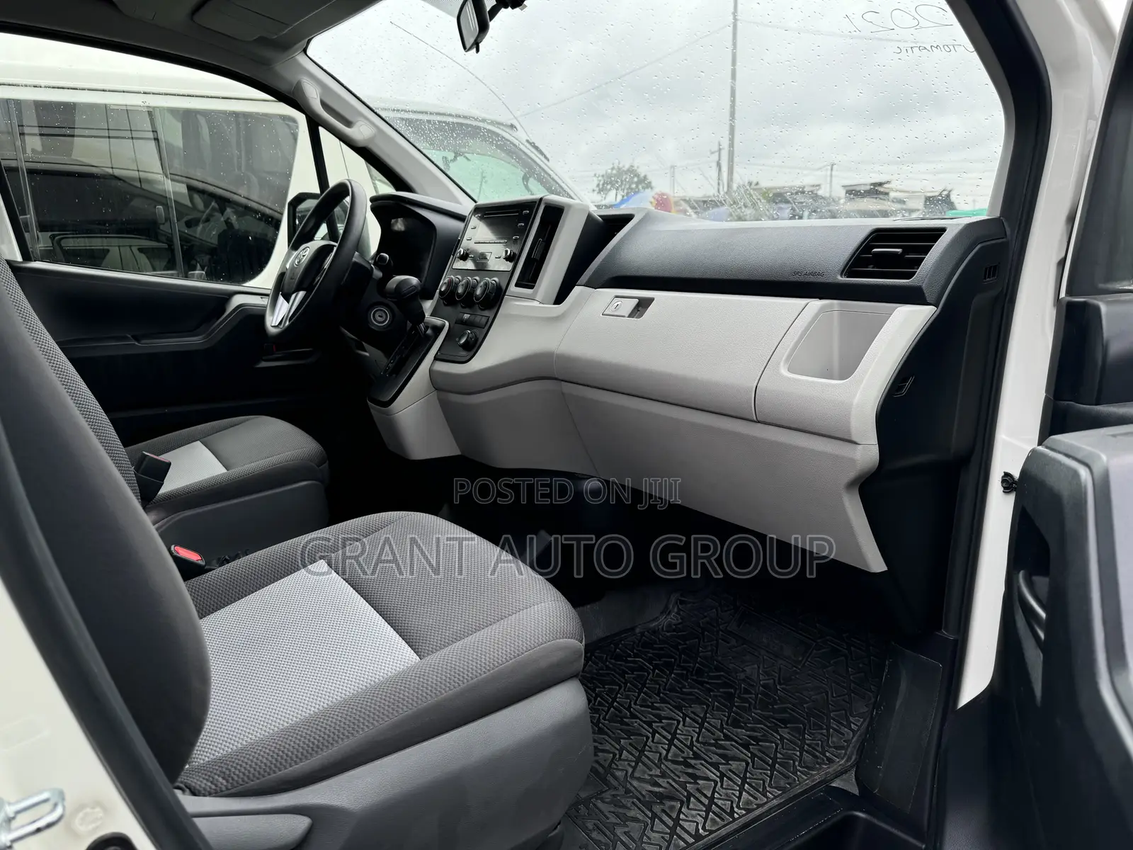 Toyota HiAce 2021 White