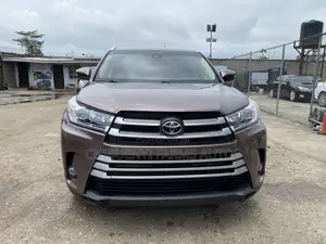 Toyota Highlander XLE 4x4 V6 (3.5L 6cyl 8A) 2017 Brown