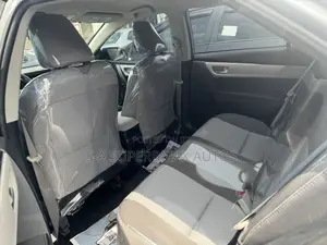 Toyota Corolla 2017 Silver