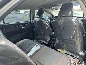 Toyota Corolla LE (1.8L 4cyl 2A) 2018 Black