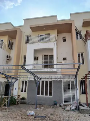 4bdrm Townhouse / Terrace in Gaduwa for rent