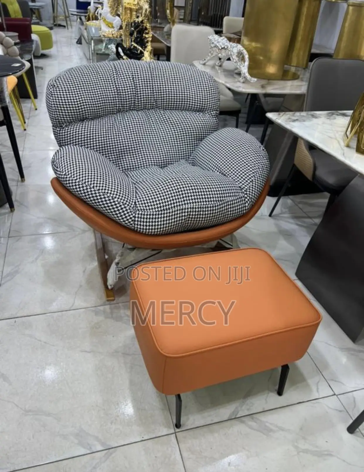 Relaxation Padded Seat Chair With Mini Table