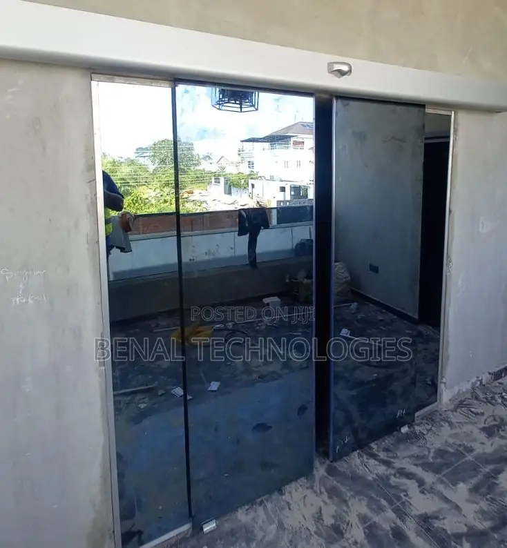 Auto-Responsive Gateway Door