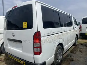 Toyota HiAce 2010 White