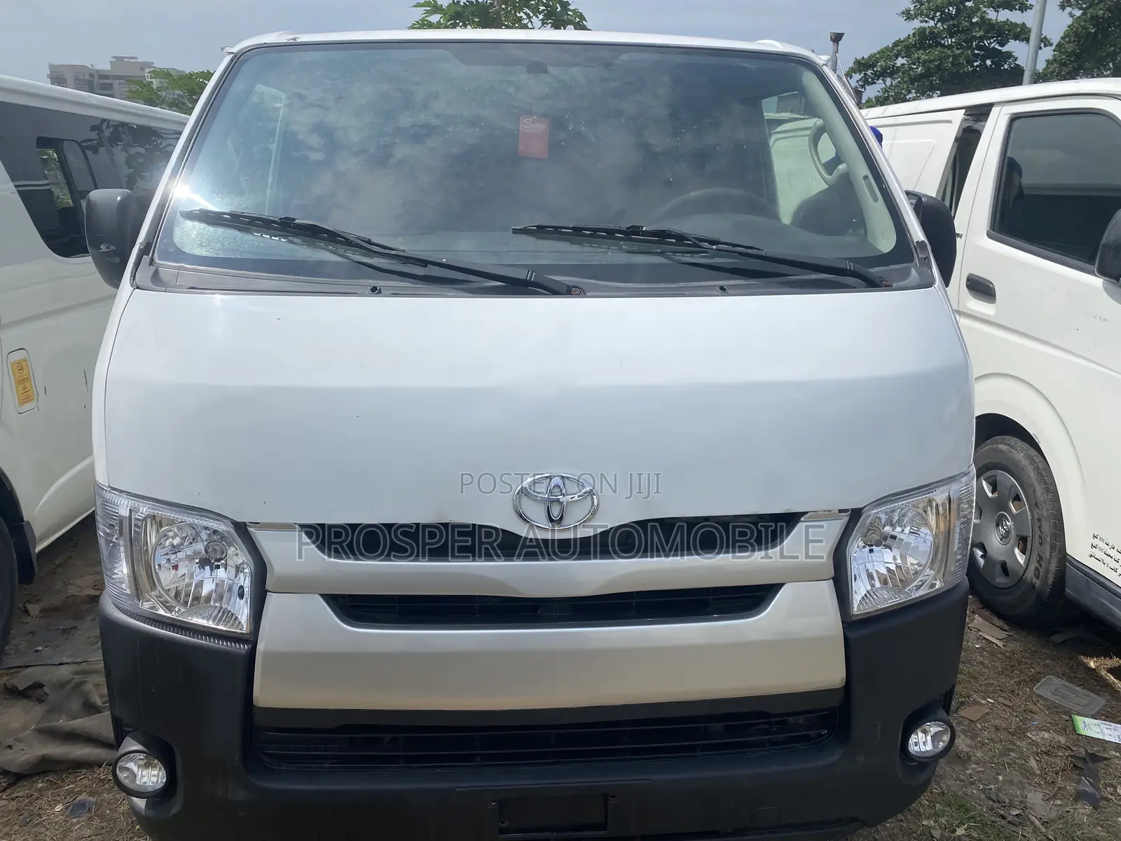 Toyota HiAce 2010 White