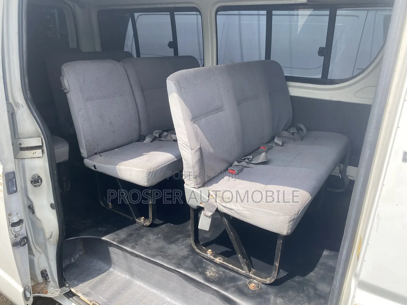 Toyota HiAce 2010 White