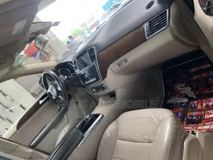 Mercedes-Benz M Class ML350 4MATIC 4dr SUV AWD (3.5L 6cyl 7A) 2014