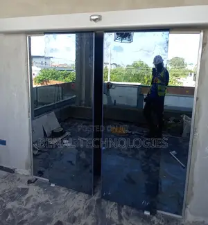 Motion-Tracking Gateway Door