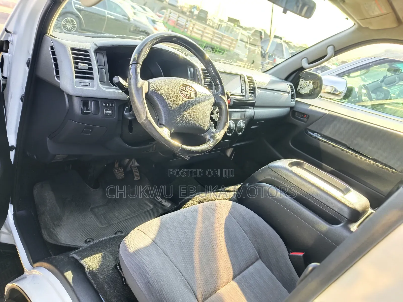 Toyota HiAce 2013 White