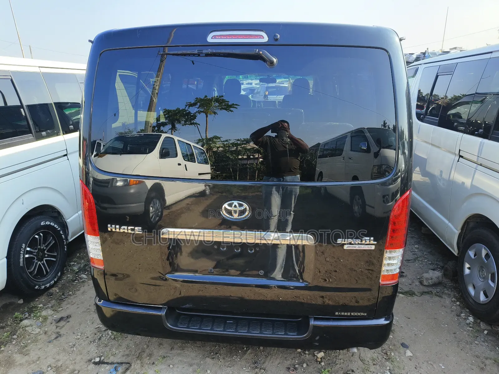 Toyota HiAce 2013 Black