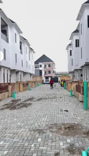 5 Bedroom Fully Detached Duplex