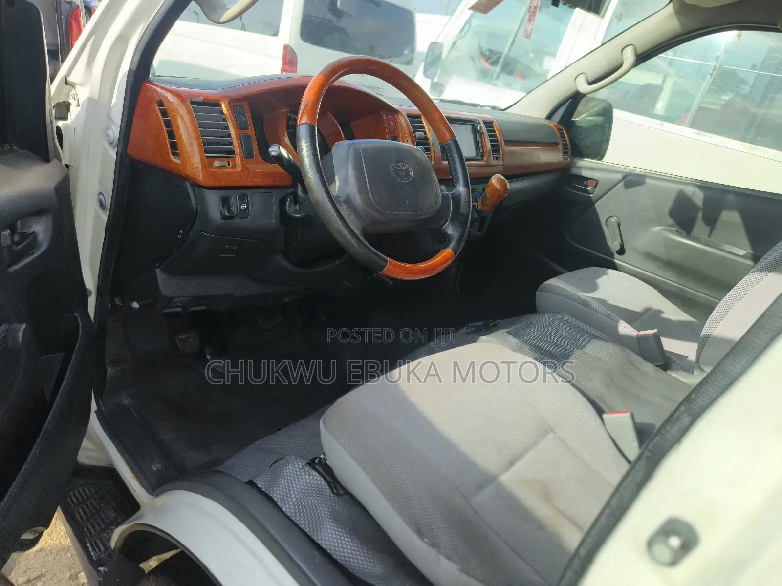 Toyota HiAce 2014 White