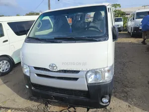 Toyota HiAce 2012 White