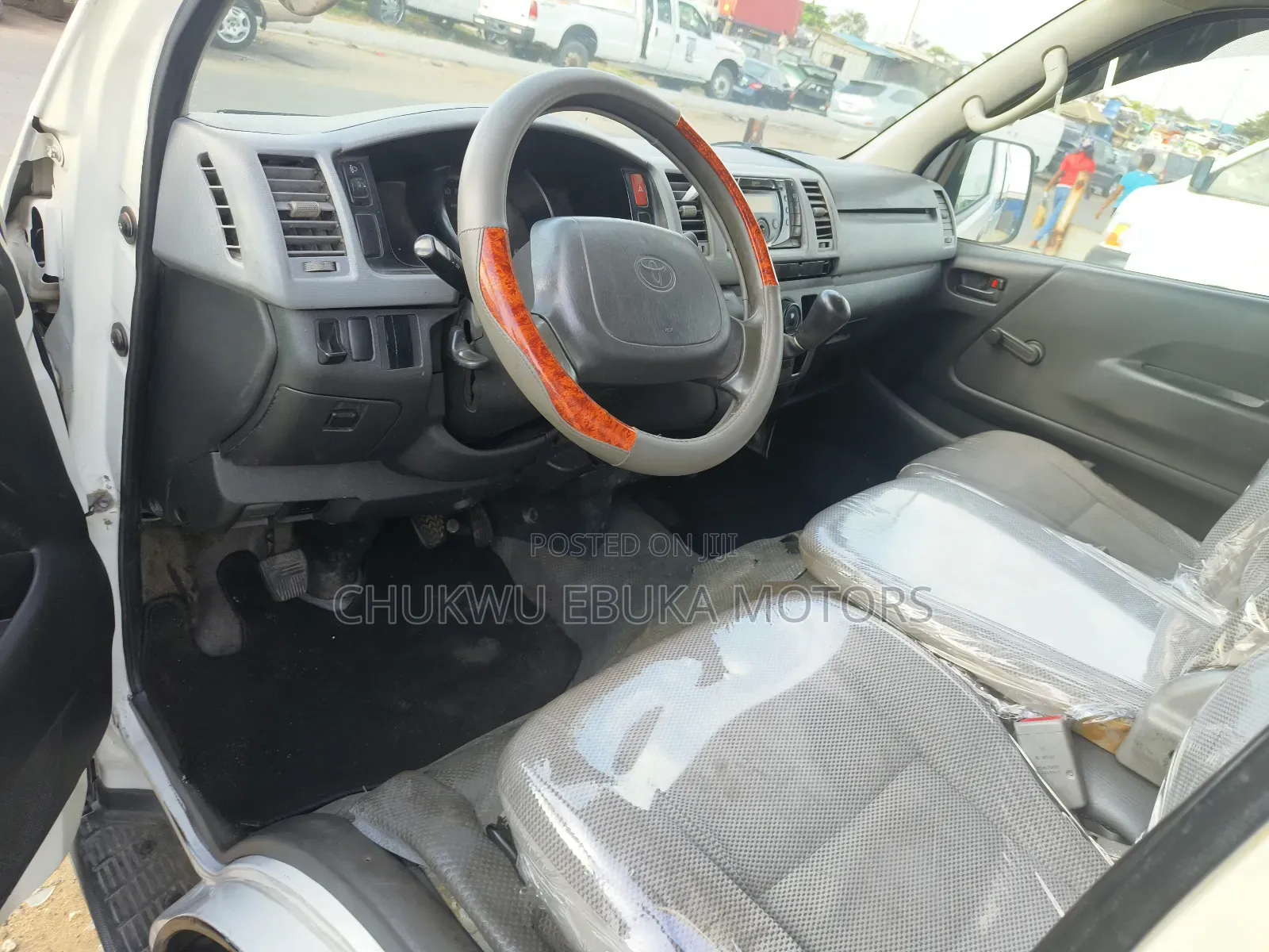 Toyota HiAce 2014 White