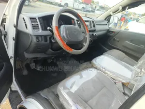 Toyota HiAce 2014 White