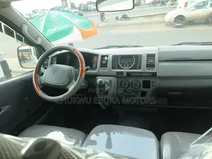 Toyota HiAce 2014 White