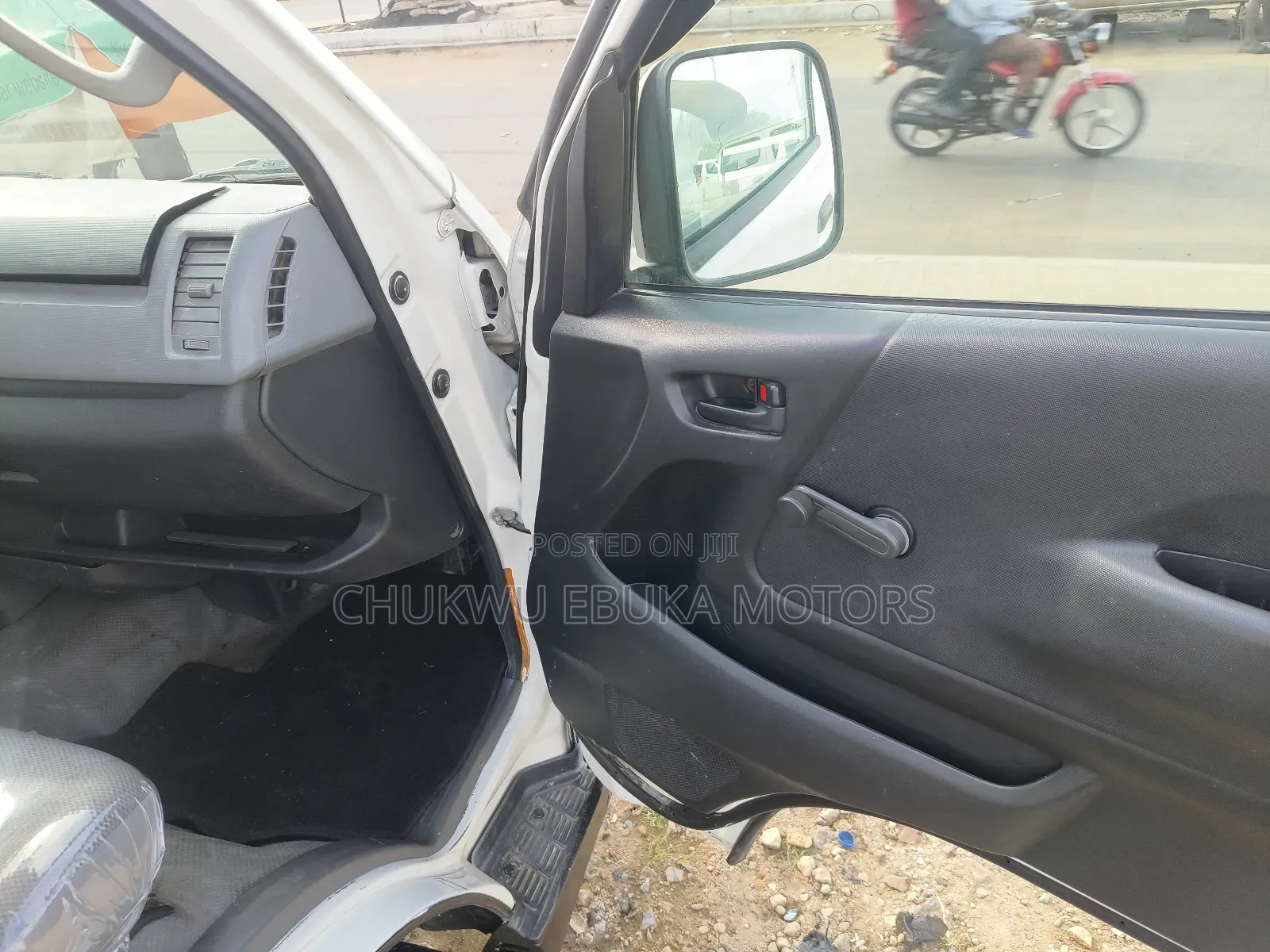 Toyota HiAce 2014 White