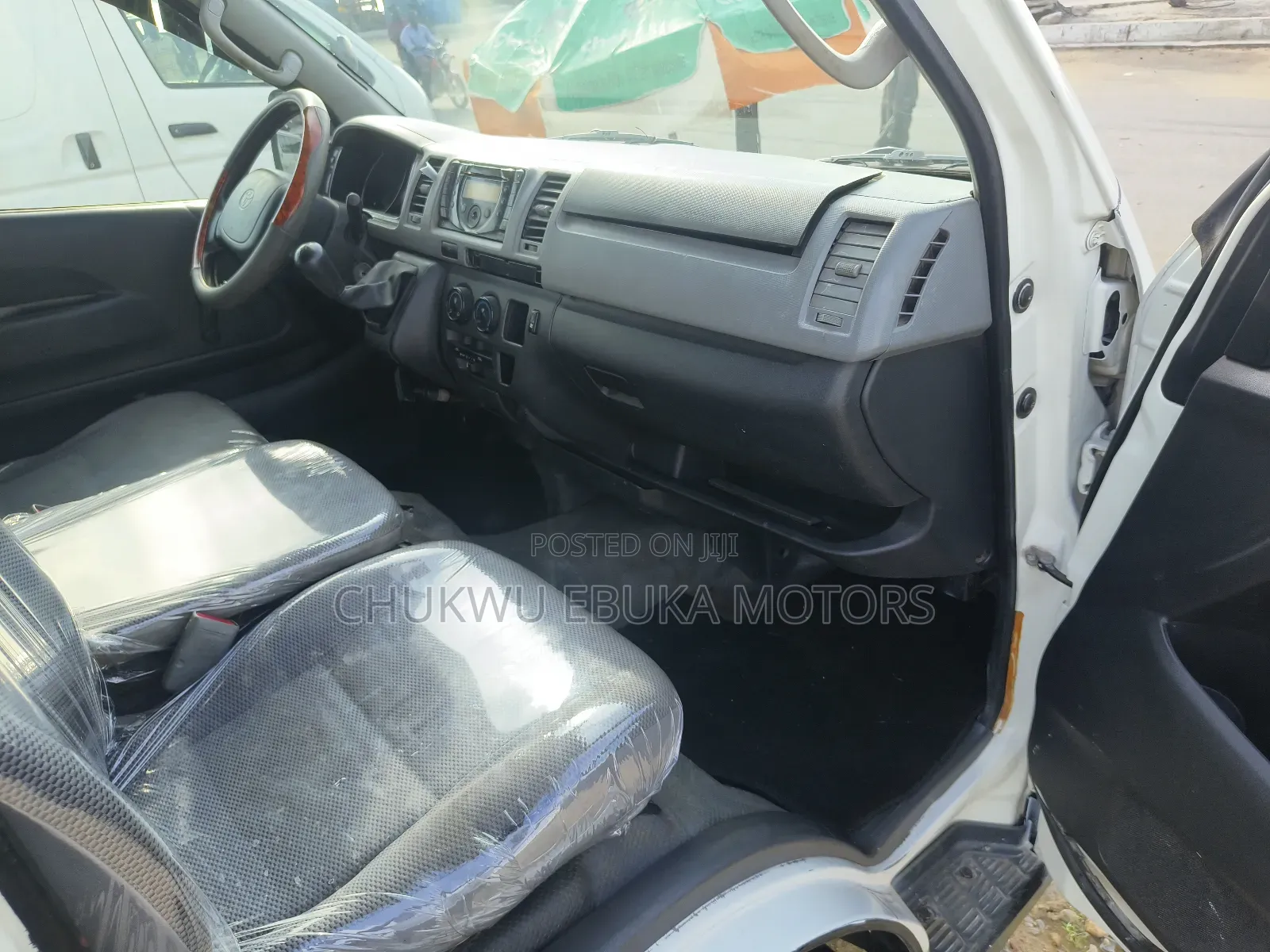 Toyota HiAce 2014 White