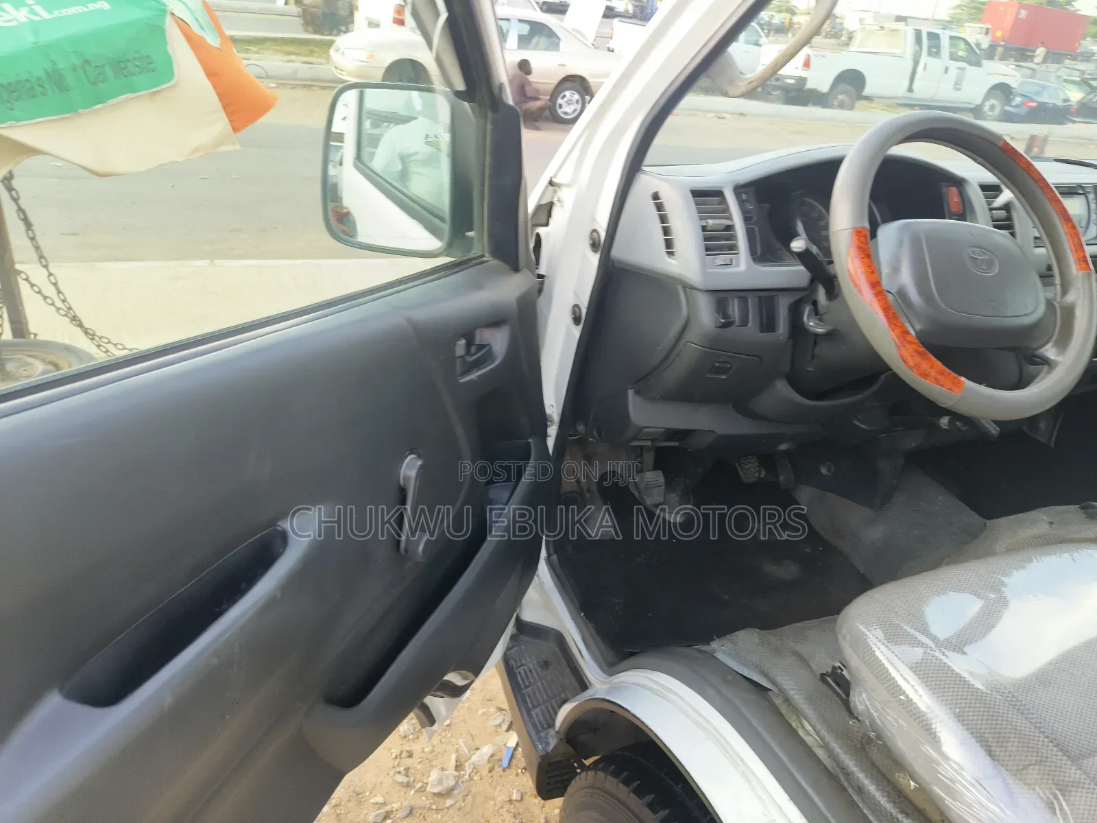 Toyota HiAce 2014 White