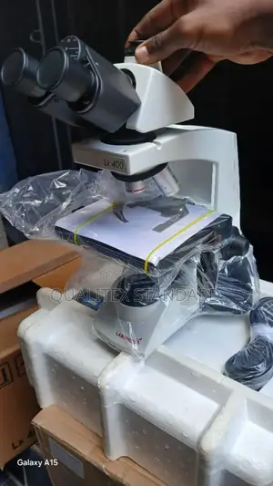 Labomed Trinocular Microscope
