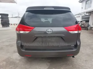 Toyota Sienna 2014 Green