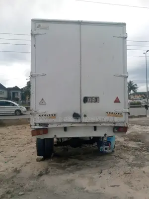 Renault Container Body Truck