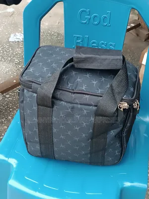 Flower Very Strong Lunch Bag