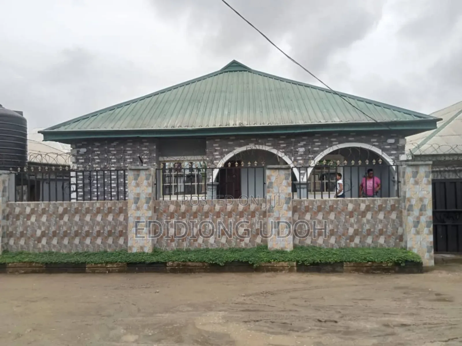 4bdrm Bungalow in New Stadium Road, for sale