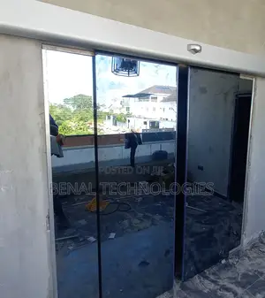 Motion-Sensoric Entry Door